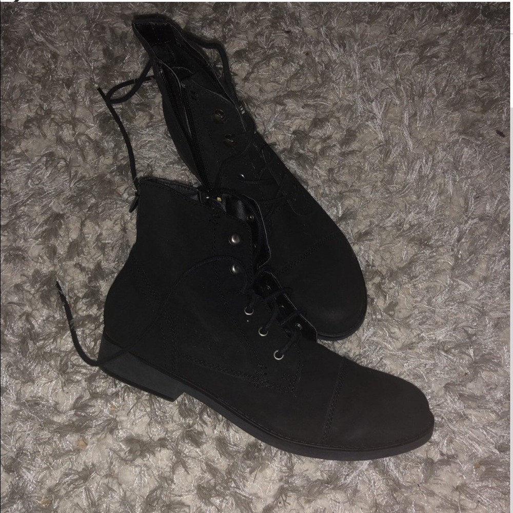 Madden Girl lace-up ankle boots🥾